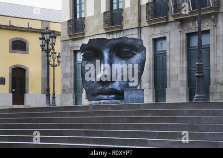 Pro Adriano - Skulptur vor guimera Theater in Santa Cruz de Tenerife. Kanarischen Inseln. Spanien Stockfoto