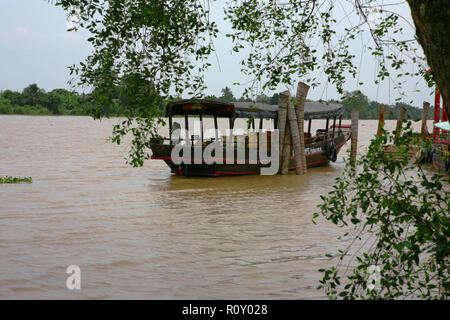 Lokale Boot auf dem Mekong Fluss Sông Mỹ Tho (Niederlassung) bei Tân Thạch, Bến Tre, tiền Giang Provinz, Vietnam Stockfoto