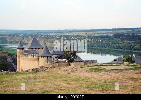Mittelalterliche Festung in der Khotyn Stadt westlich der Ukraine. Eines der sieben Wunder der Ukraine. Stockfoto