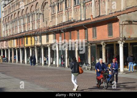 Ferrara, eine alte Stadt in der Region Emilia-Romagna in Italien: der Kathedrale der Piazza Trento e Trieste Stockfoto