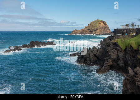 Mole Insel in Porto Moniz auf Madeira Stockfoto