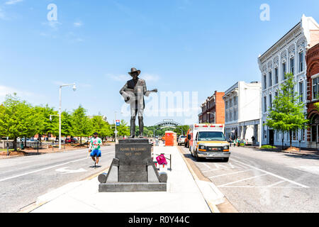 Montgomery, USA - 21. April 2018: Riverfront Park Gebäude auf der Straße Straße während des Tages in der Hauptstadt Alabama Stadt in der Innenstadt Altstadt, Hank Williams stat Stockfoto