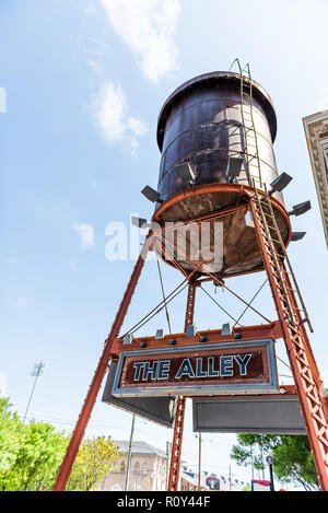 Montgomery, USA - 21. April 2018: Skulptur Zeichen für Gasse auf der Straße bei Tag in der Hauptstadt Alabama Stadt in der Innenstadt Altstadt historische Stockfoto