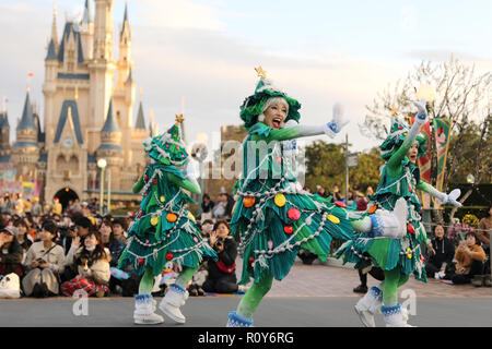 Chiba, Japan. 7 Nov, 2018. Schauspieler während der Christmas Parade an der Tokyo Disneyland in Chiba, Japan, November 7, 2018. Credit: Du Xiaoyi/Xinhua/Alamy leben Nachrichten Stockfoto