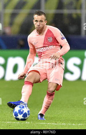 Mailand, Italien. 6. Nov 2018. Arthur von Barcelona in der UEFA Champions League Spiel zwischen Inter Mailand und Barcelona im Stadio San Siro, Mailand, Italien am 6. November 2018. Credit: Giuseppe Maffia/Alamy leben Nachrichten Stockfoto