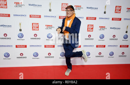 Hamburg, Deutschland. 07 Nov, 2018. Der Komiker Otto Waalkes kommt zu der Verleihung der "Goldenen Bild der Frau 2018". Credit: Daniel Reinhardt/dpa/Alamy leben Nachrichten Stockfoto