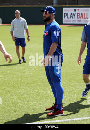 November 4, 2018 - Toronto Blue Jays Kevin Säule während einer Warm-up Training Session im Les Murakami Stadium auf dem Campus der Universität von Hawaii in Manoa in Honolulu, HI Michael Sullivan/CSM Stockfoto