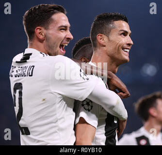 Rom, Italien. 7 Nov, 2018. Juventus von Cristiano Ronaldo (R) feiert während der UEFA Champions League Gruppe H Übereinstimmung zwischen Juventus Turin und Manchester United in Turin, Italien, November 7, 2018. Juventus Turin verlor 1-2. Credit: Alberto Lingria/Xinhua/Alamy leben Nachrichten Stockfoto