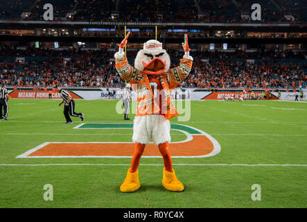 Miami Gardens, Florida, USA. 27 Sep, 2018. Sebastian das Ibis in Aktion während der NCAA Football Spiel zwischen dem Miami Hurrikane und die Duke Blue Devils in Miami Gardens, Florida. Die blauen Teufel besiegt die Hurrikane 20-12. Credit: Csm/Alamy leben Nachrichten Stockfoto