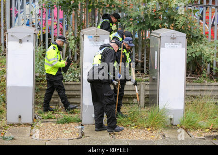 West Hampstead. London. UK 6 Nov 2018 - British Transport Police suche Team führt die Suche in der Nähe von Finchley Road und Frognal S-Bahnhof ein Mann in seinem jugendlich auf Billy Fury Weg Lithos Road in West Hampstead am Dienstag abend erstochen wurde. Die jugendlich ist, berichtet in einem "kritischen Zustand" im Krankenhaus zu sein. Scotland Yard Commander Stuart Cundy sagte zusätzliche Polizisten in jedem Bezirk eingesetzt wurden. Credit: Dinendra Haria/Alamy leben Nachrichten Stockfoto