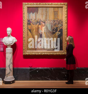 Die Queen's Gallery, Buckingham Palace, London, Großbritannien. 8. November 2018. Russland: Royalty & die Romanows Ausstellung untersucht die Verbindungen zwischen der Königshäuser von Großbritannien und Russland über 300 Jahren, beginnend mit Peter des Großen Besuch in Großbritannien im Jahr 1698. Bild (Mitte): Regner Laurits Tuxen, die Ehe der Nikolaus II., Zar von Russland, 26. November 1894, (1896). Credit: Malcolm Park/Alamy Leben Nachrichten. Stockfoto