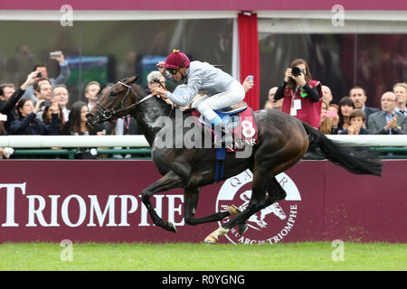 Paris, Frankreich. 5. Okt 2014. Thierry Jarnet reiten Treve gewinnt die Qatar Prix de I'Arc de Triomphe an der Pferderennbahn Longchamp. Credit: Osama Faisal/SOPA Images/ZUMA Draht/Alamy leben Nachrichten Stockfoto