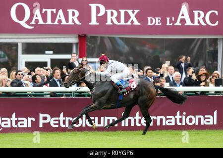 Paris, Frankreich. 5. Okt 2014. Thierry Jarnet reiten Treve gewinnt die Qatar Prix de I'Arc de Triomphe an der Pferderennbahn Longchamp Credit: Osama Faisal/SOPA Images/ZUMA Draht/Alamy leben Nachrichten Stockfoto