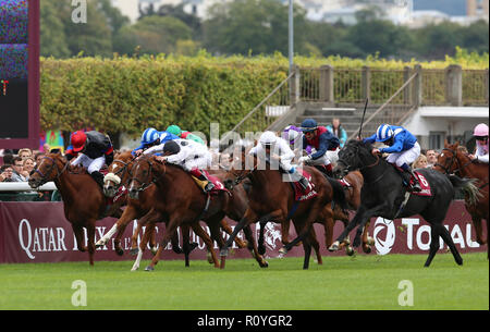 Paris, Frankreich. 5. Okt 2014. Jockeys werden gesehen laufen während des Katar Triumphbogen Preis an der Rennbahn von Longchamp. Credit: Osama Faisal/SOPA Images/ZUMA Draht/Alamy leben Nachrichten Stockfoto