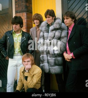 BEE GEES UK pop Gruppe in 1968. Von links: Vince Melouney, Robin Gibb, Colin Peterson (kniend) Barry Gibb Maurice Gibb. Foto: Tony Gale Stockfoto