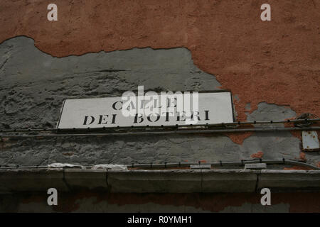 Venedig, street Platte 'Calle dei Boteri', oder coopers Stockfoto