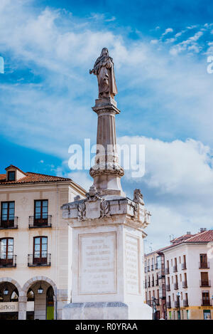 Das Denkmal von der Größe von Avila, auf die Oberseite, die Skulptur von Santa Teresa. Avila, Castilla y Leon, Spanien, Europa Stockfoto