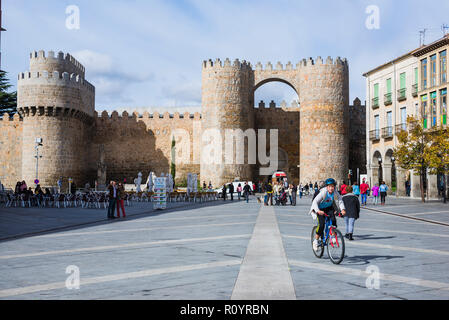 Alcazar Tor, in der Santa Teresa entfernt. Avila, Castilla y Leon, Spanien, Europa Stockfoto