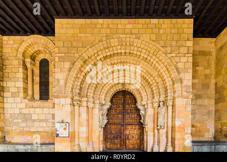 Das südliche Portal, Basilika de San Vicente, romanische Architektur, Romanik, Avila, südlichen, Portal, Castilla y Leon, Spanien, Europa Stockfoto