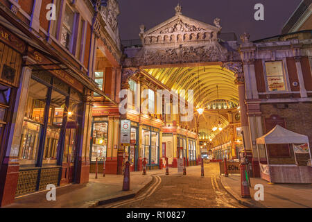 LONDON, Großbritannien - 18 September, 2017: Die Galerie der Leadenhall Market in der Nacht. Stockfoto