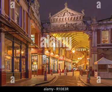 LONDON, Großbritannien - 18 September, 2017: Die Galerie der Leadenhall Market in der Nacht. Stockfoto