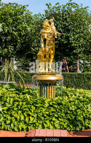 Die Grand Palace und Große Kaskade des Schloss Peterhof und die Außenanlagen und Gärten, Petergof St Saint Petersburg, Russische Sankt Peterburg, früher (19. Stockfoto