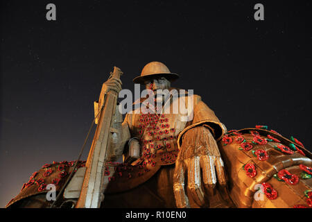 Das Tommy Kriegerdenkmal unter den Sternen im Seaham, County Durham, vor dem Wochenende Gedenken an 100 Jahre seit dem Ende des Ersten Weltkriegs. Stockfoto