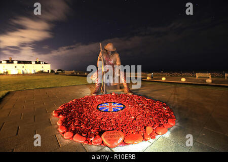 Das Tommy Kriegerdenkmal unter den Sternen im Seaham, County Durham, vor dem Wochenende Gedenken an 100 Jahre seit dem Ende des Ersten Weltkriegs. Stockfoto