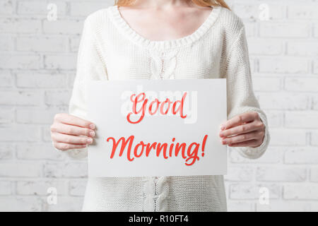 Guten Morgen Inschrift auf dem Board in der Hand Stockfoto