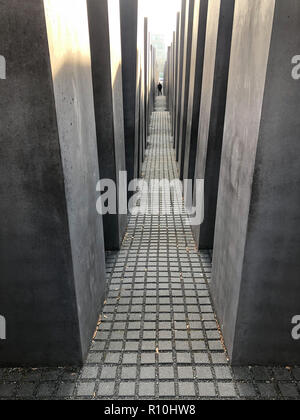 Berlin, Deutschland - November 2018: Denkmal für die ermordeten Juden Europas a.k.a. Hocolcaust Denkmal in Berlin, Deutschland Stockfoto