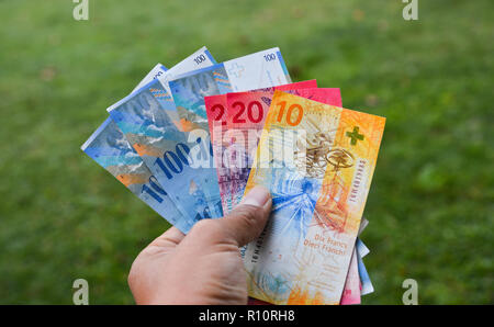 Sammlung der neue Schweizer Banknoten (im Jahr 2017). Stockfoto