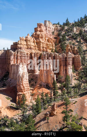 Anzeigen von hoodoo Formationen aus dem Märchenland Trail im Bryce Canyon National Park, Utah, USA. Stockfoto