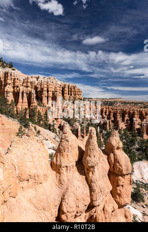 Anzeigen von hoodoo Formationen aus dem Märchenland Trail im Bryce Canyon National Park, Utah, USA. Stockfoto