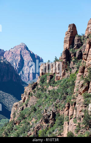 Anzeigen von Navajo Sandstein Felsformationen von Angel's Landing Trail im Zion National Park, Utah, USA. Stockfoto