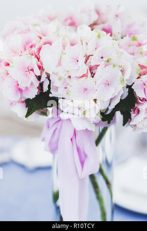 Zart rosa Bouquet von Hortensien Stockfoto