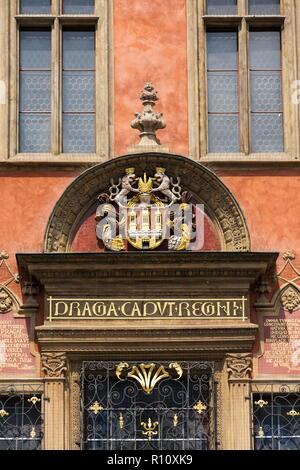 Alte Rathaus mit Hauptstadt des Reiches Inschrift, Prag Stockfoto