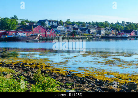 Lunenburg, Kanada - 21 September 2018: Morgen Aussicht auf das Wasser und den Hafen von der historischen Stadt Lunenburg, Nova Scotia, Kanada Stockfoto