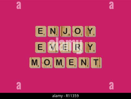 Scrabble tiles buchstabiert Motivationale zitat Scrabble Blöcke Briefe Rosa Rot Hintergrund Life zitieren induzieren Alphabet Stock Vektor