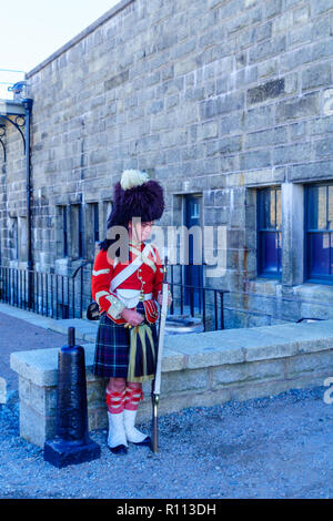 Halifax, Kanada - 23 September, 2018: Blick auf Halifax Citadel, mit Soldaten in traditionellen Uniformen. Nova Scotia, Kanada Stockfoto