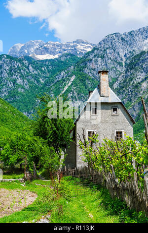 Typische Haus der Thethi tal Dorf Thethi, Albanien Stockfoto