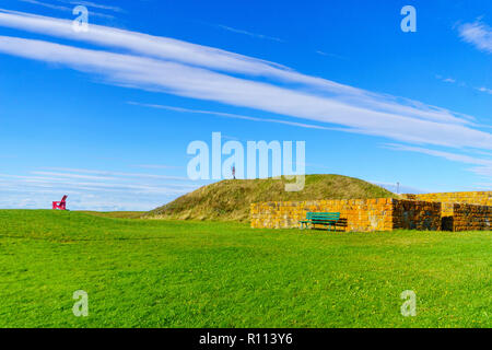 Aulac, Kanada - 23 September, 2018: Blick auf die historische Festung Fort Beausejour, mit einem Gitarristen, in New Brunswick, Kanada Stockfoto