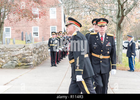 Militär die Prozession am Heiligen Familie Pfarrei in Concord, Mass für die Ehrenmedaille Empfänger Kapitän Thomas Hudner. Stockfoto