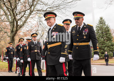 Militär die Prozession am Heiligen Familie Pfarrei in Concord, Mass für die Ehrenmedaille Empfänger Kapitän Thomas Hudner. Stockfoto