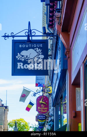 Quebec City, Kanada - 27 September 2018: Business Zeichen in der Rathausplatz, in Quebec City, Quebec, Kanada Stockfoto