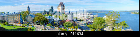 Quebec City, Kanada - 27 September 2018: Panoramablick auf die Altstadt und die St. Lawrence River von der Zitadelle aus, bei Einheimischen und Besuchern, Queb Stockfoto