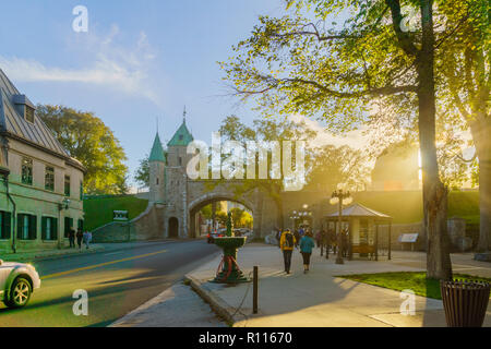 Quebec City, Kanada - 27 September 2018: Szene der Porte Saint Louis Tor, mit Einheimischen und Besuchern, in Quebec City, Quebec, Kanada Stockfoto