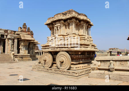 Die berühmten Vijaya Vittala Tempel und seine Wagen von Hampi. In Indien genommen, August 2018. Stockfoto