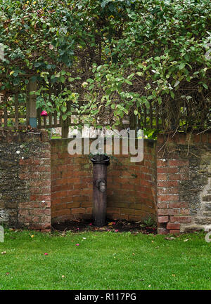 Alte gusseiserne Standrohr, Fyfield, Oxfordshire, Großbritannien Stockfoto