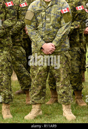 Kanadische Truppen. Kanadische Armee. Kanada Flaggen auf Soldaten arm. Stockfoto