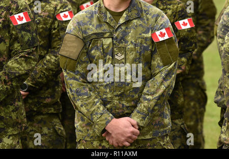Kanadische Truppen. Kanadische Armee. Kanada Flaggen auf Soldaten arm. Stockfoto